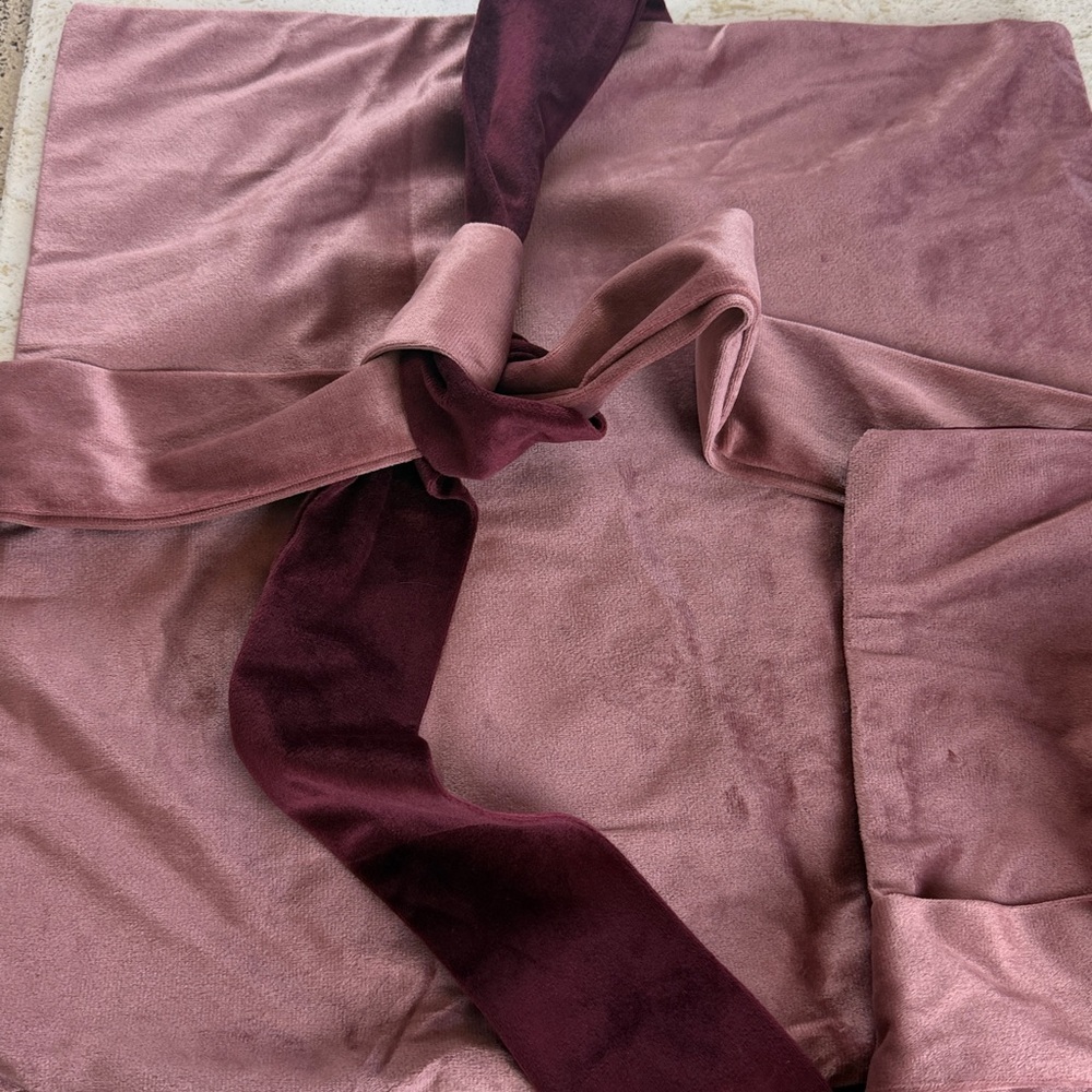 NWOT Reversible Pink / Wine Velvet Pillow Covers 15.5x15.5 Tie Closure Set of 2 - Picture 2 of 5